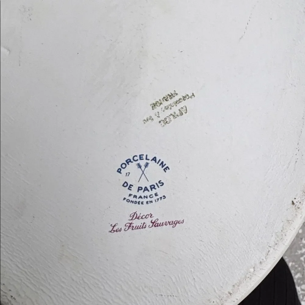 Porcelaine de Paris casserole dish
